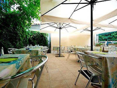Logis Hotel Restaurant Metropole Mirande  Kültér fotó